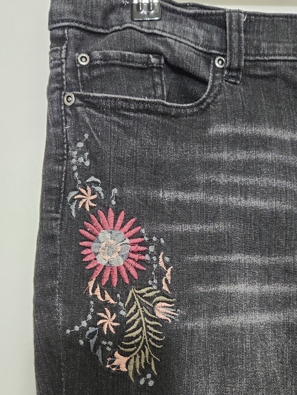 Soho Boyfriend New York & Company Black and Charcoal Stretch Jeans Sz 14 - Picture 4 of 14